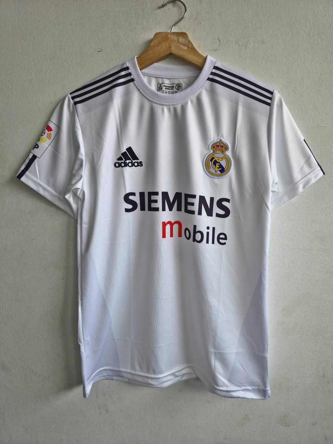 Real Madrid 2004-05 home (ZIDANE) - View 1